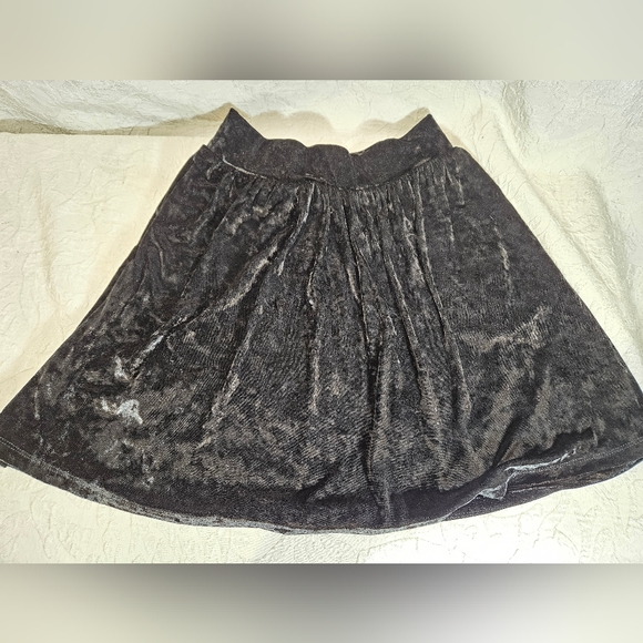 L'Amour Pocket Black Velvet Mini Skirt - Picture 2 of 10